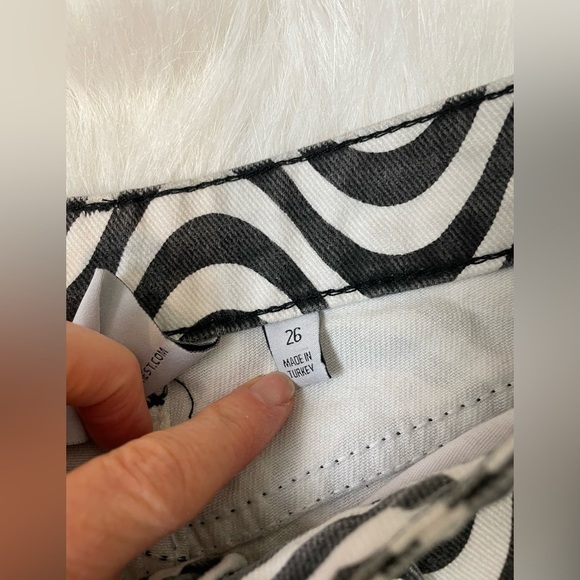 Ragged Priest Wide Leg Wave Pattern Black and White Dad Jeans - Picture 7 of 13